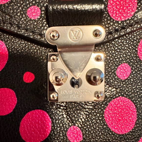 Louis Vuitton Black and Pink Crossbody Bag - Picture 4 of 16